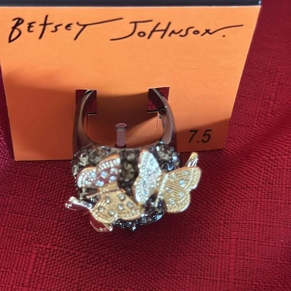 betsy Johnson skull and butterfly rhinestone embellished ring - Picture 5 of 9